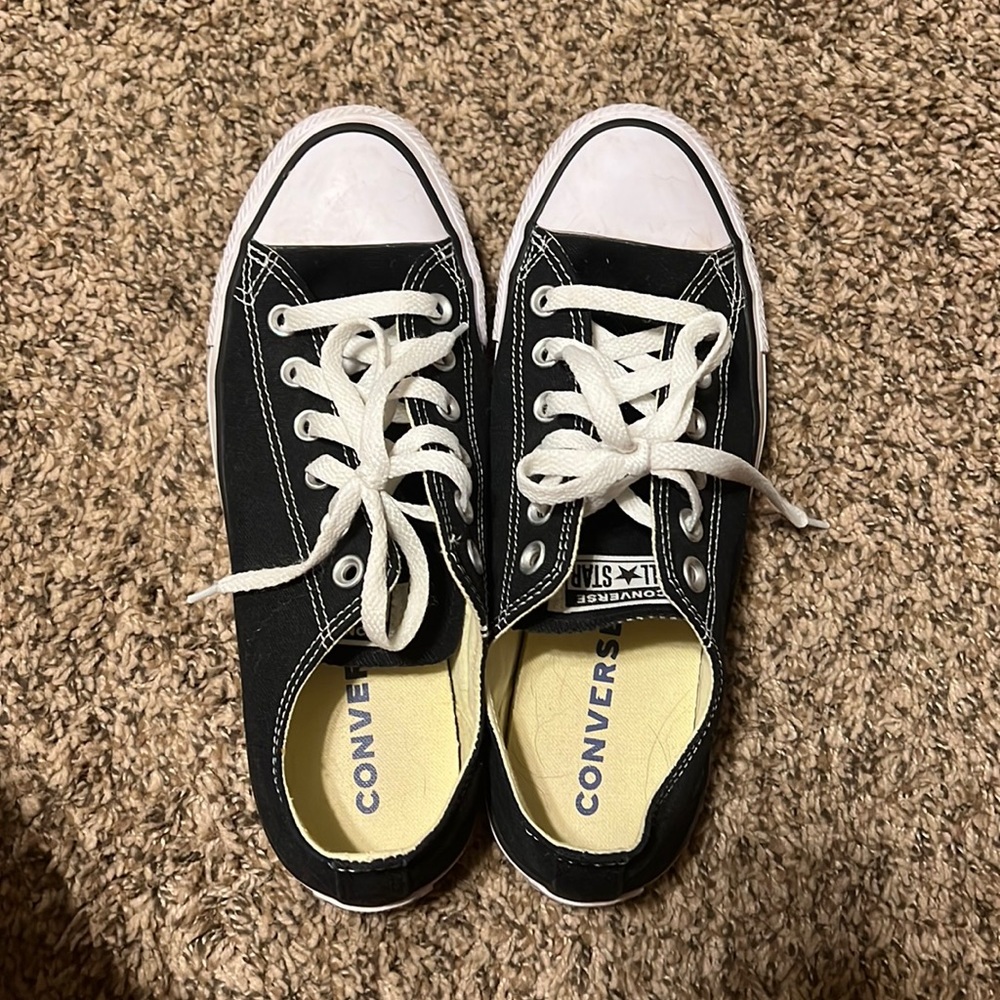 Black low top converse women’s size 9